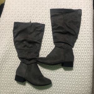 Grey mid-calf boots 💖